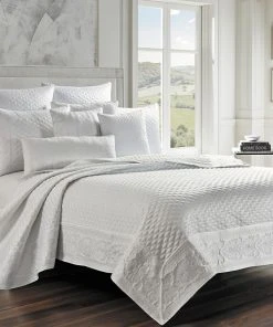 Five Queens Court Lincoln Quilt Set With Shams