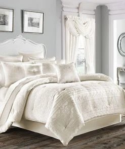 Five Queens Court Mackay Comforter Set