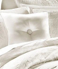 J. Queen New York shop -J. Queen New York shop unnamed file 1725