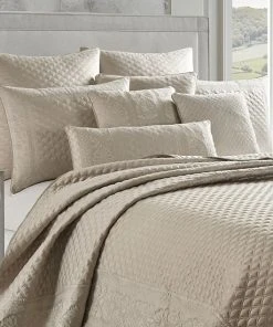 Five Queens Court Lincoln Quilt Set With Shams -J. Queen New York shop unnamed file 292