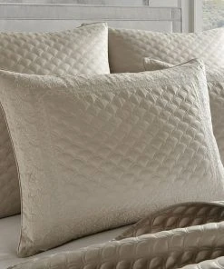 Five Queens Court Lincoln Quilt Set With Shams -J. Queen New York shop unnamed file 294