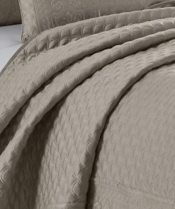 Five Queens Court Lincoln Quilt Set With Shams -J. Queen New York shop unnamed file 298