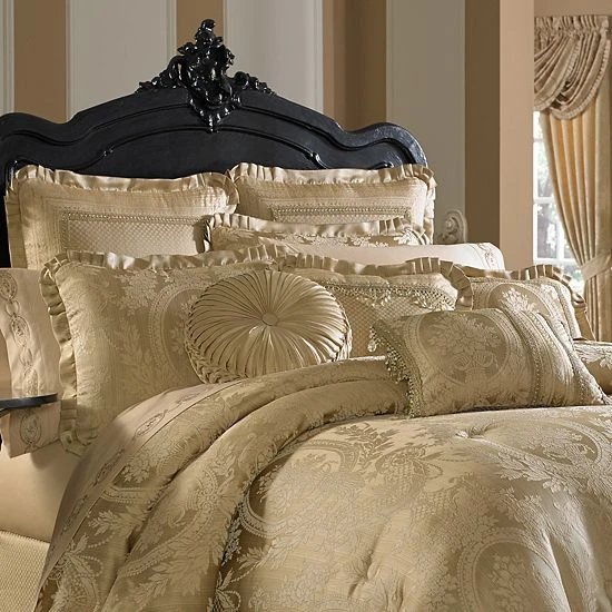 Five Queens Court Nottingham Comforter Set With Shams 6 Five Queens Court Nottingham Comforter Set With Shams - Image 4