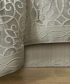 Five Queens Court Nouveau Comforter Set With Shams -J. Queen New York shop unnamed file 7