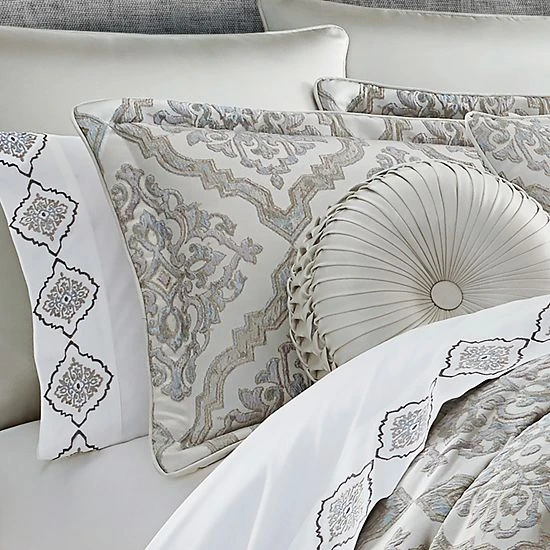 Five Queens Court Tammy Silver 4-piece Comforter Set 4 Five Queens Court Tammy Silver 4-piece Comforter Set - Image 2